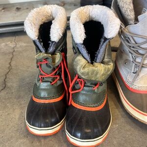 Sorel snow boots size 5